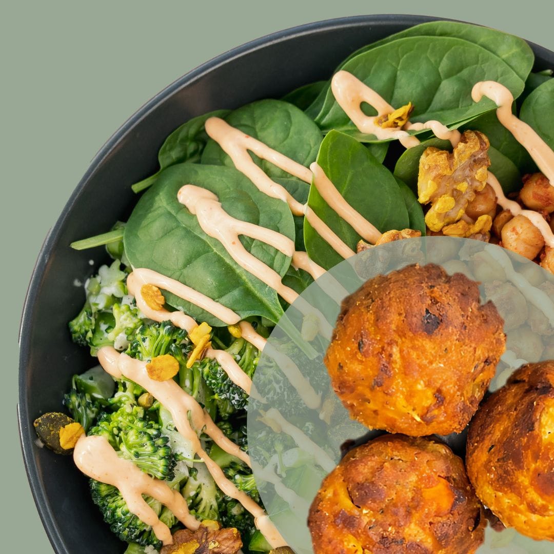 Wähle aus der Kategorie Toppings: FALAFEL mit Füge Falafel zu deiner Bowl oder Hot Bowl hinzu. Wähle aus der Kategorie Toppings: FALAFEL mit Füge Falafel zu deiner Bowl oder Hot Bowl hinzu.